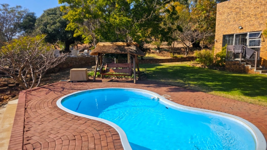4 Bedroom Property for Sale in Zilkaatsnek North West